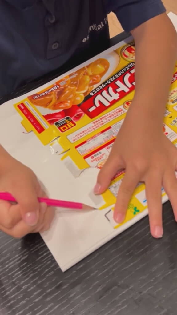 丁寧に写し取ります