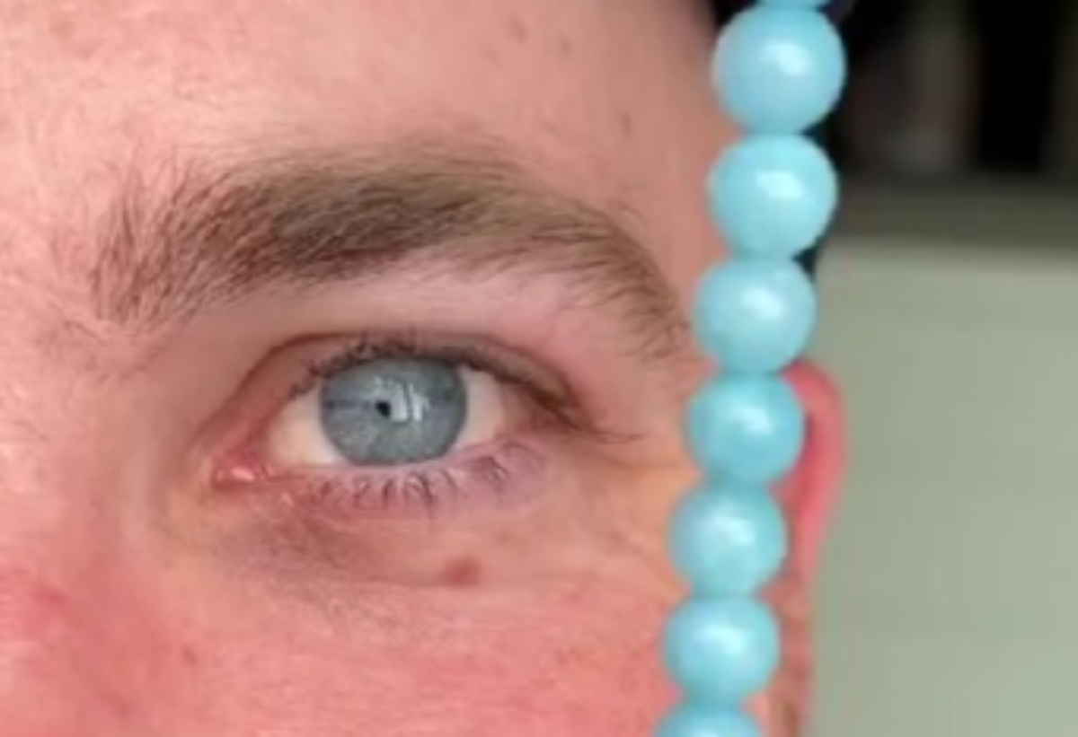 5人家族の“瞳の色”そっくりな大粒ビーズをつないだら……「遺伝子すご」「うらやましい」8400万再生突破のアイデアに反響【海外】（1/3） | 育児 ねとらぼ
