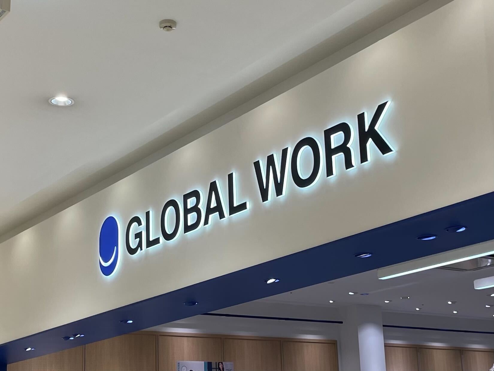 「3色買いました」　GLOBAL WORKの“3265円スニーカーサンダル”が大好評　「夏場はほとんどこれ一択」「1日歩いていても靴擦れしませんでした」（1/2） | シューズ ねとらぼリサーチ