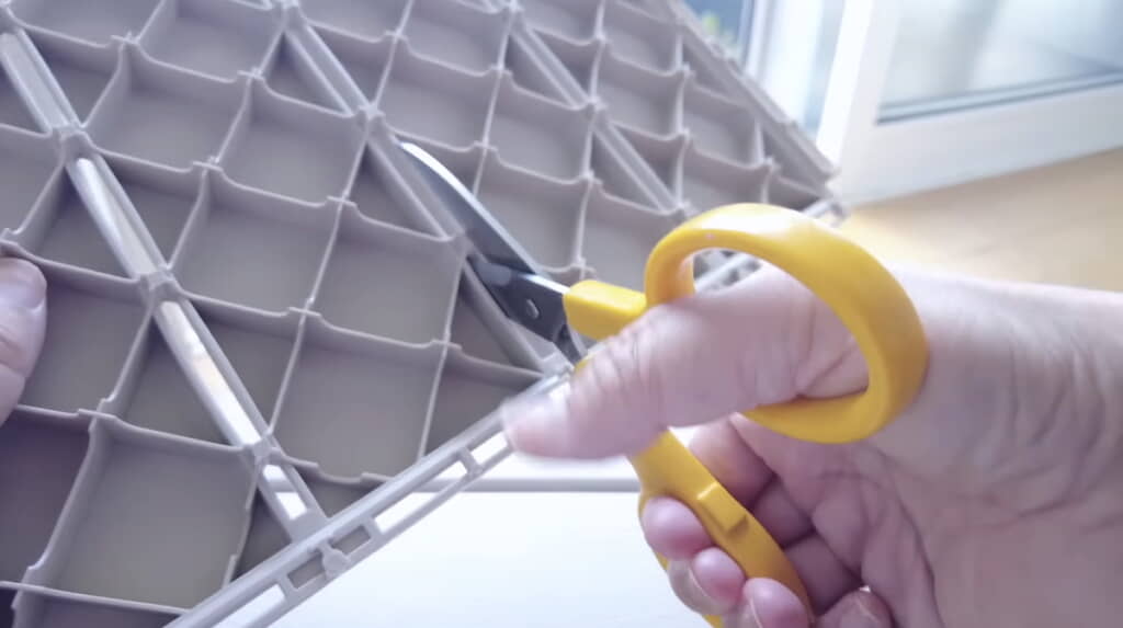 ハサミでカットできる