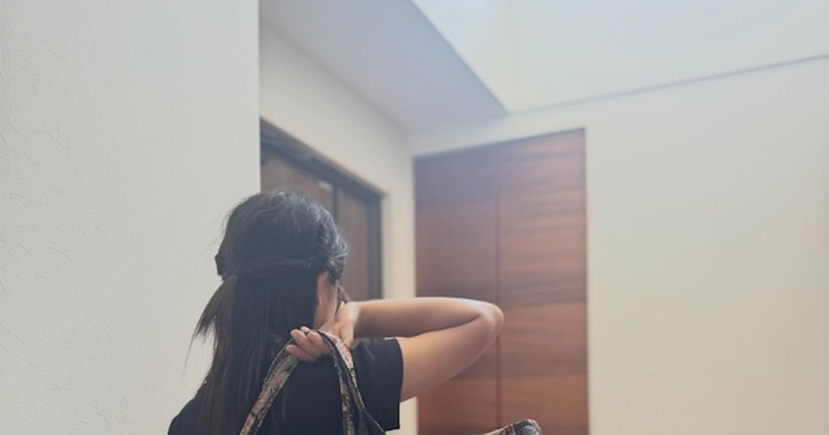 夫や友人に「おばあちゃんの柄だ」と酷評された生地→妻が仕上げたのは……　驚きの完成品に「サイコーかよ」「刺さりまくり」（1/2） | ライフスタイル ねとらぼ