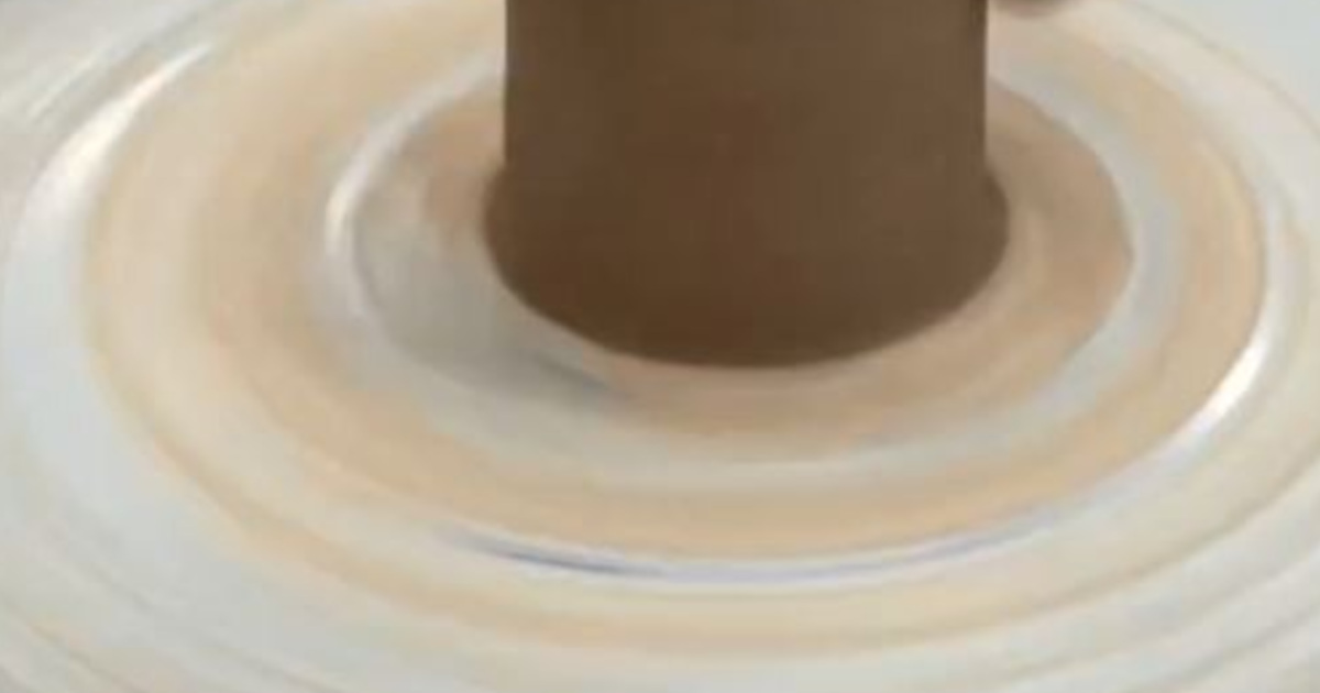 陶芸教室の生徒が手掛けた作品→ろくろに乗せると……　優雅すぎる光景に「声出して笑った」「高得点をあげたくなる」（1/3） | カルチャー・アート ねとらぼ