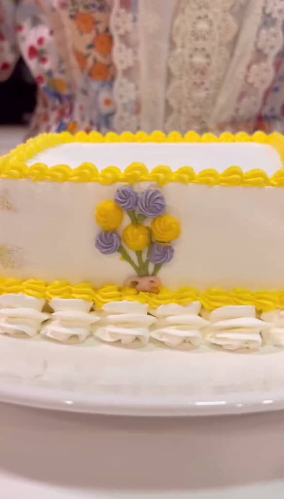 リボンで結んだ風の花束がかわいい