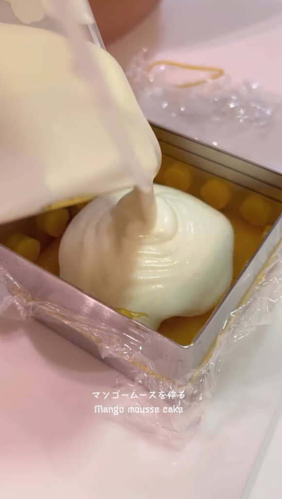 マンゴーのムースを作る