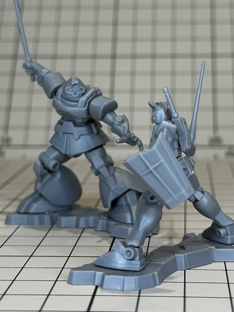 食玩のガンダムとドム