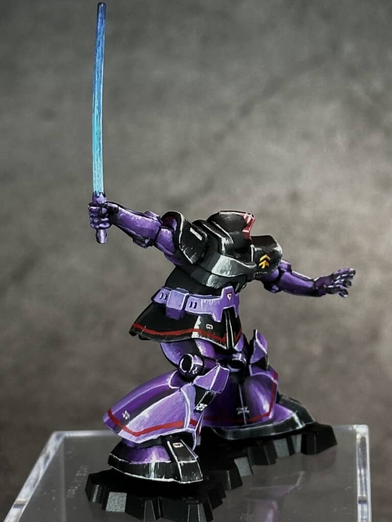 ポスター風に塗装されたドムのフィギュア