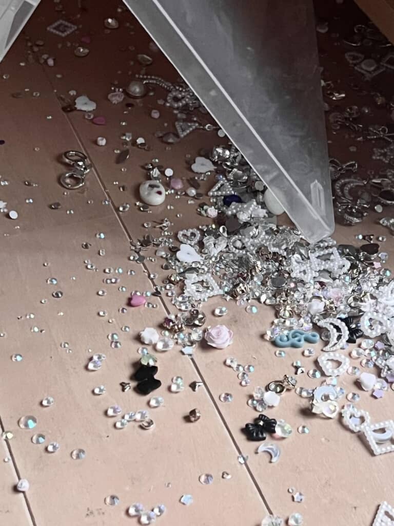 ビーズケースが落下→大惨事に！