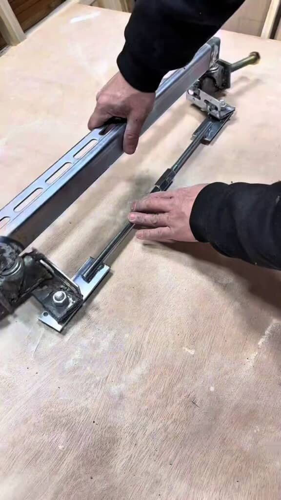 建築金具で作った足回り