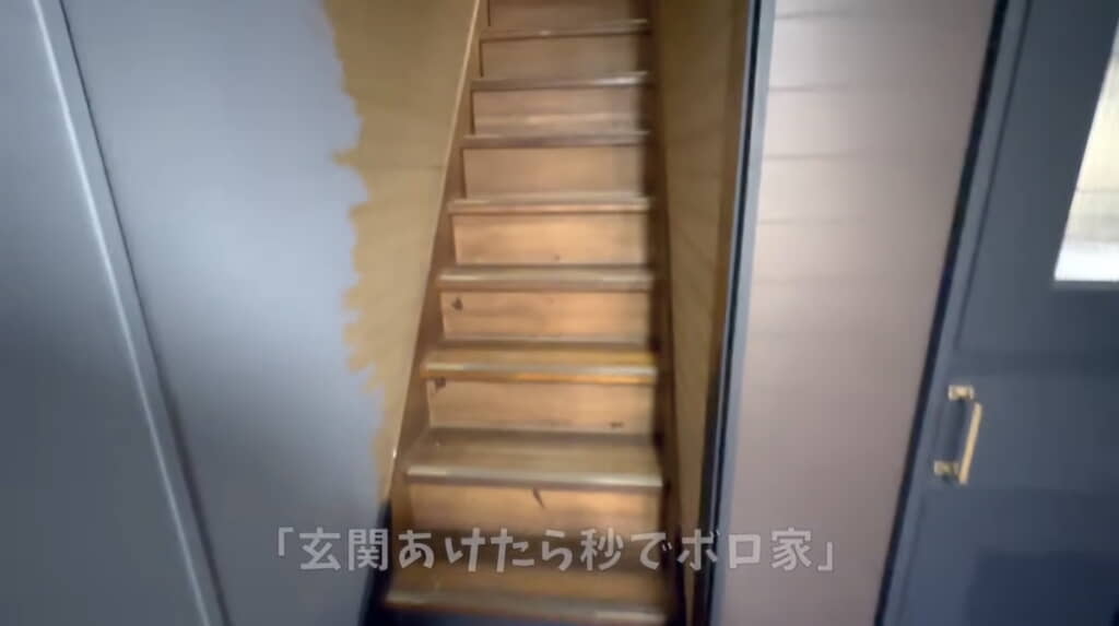 年季の入った階段