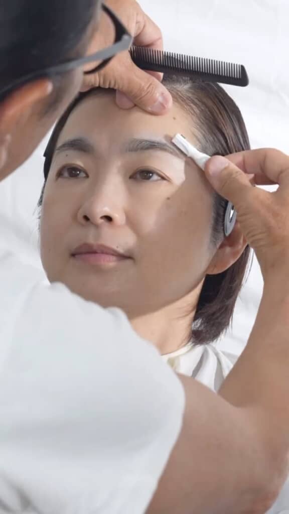 余分な眉をカット