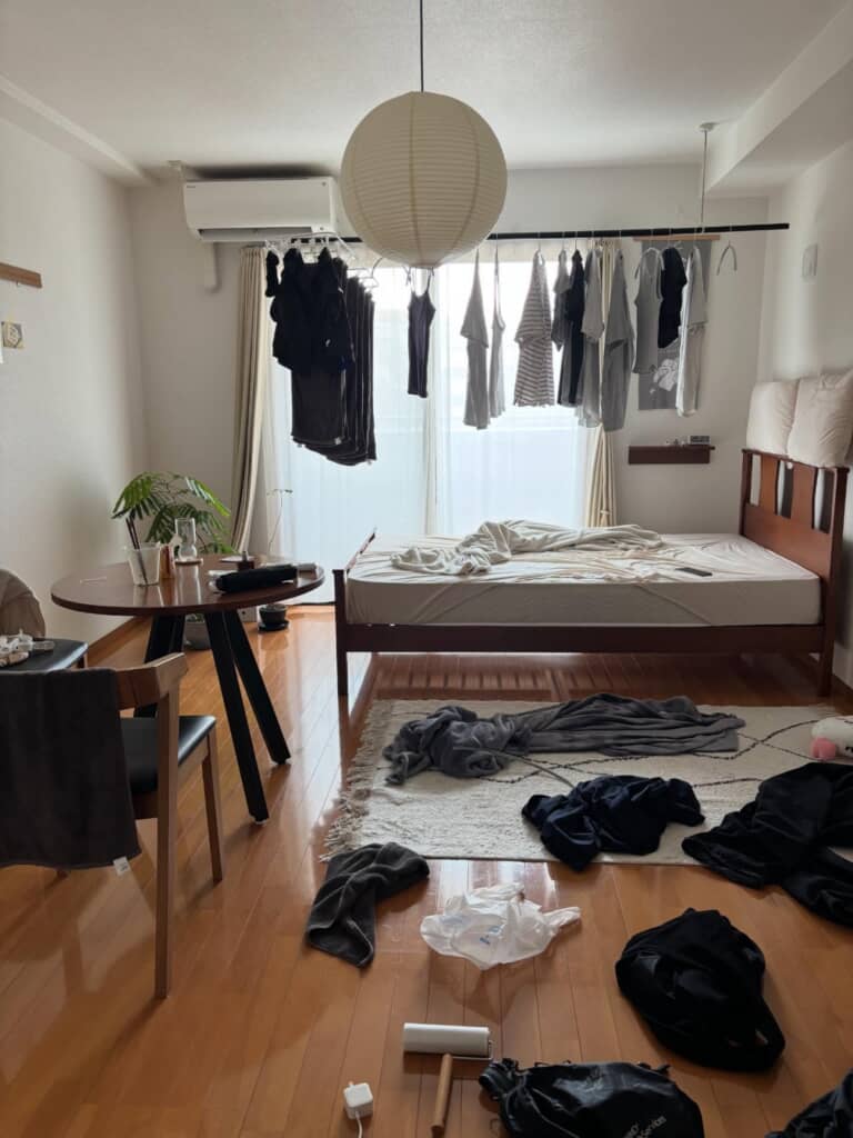 連勤中は疲れ切って部屋の片付けはおろそかに