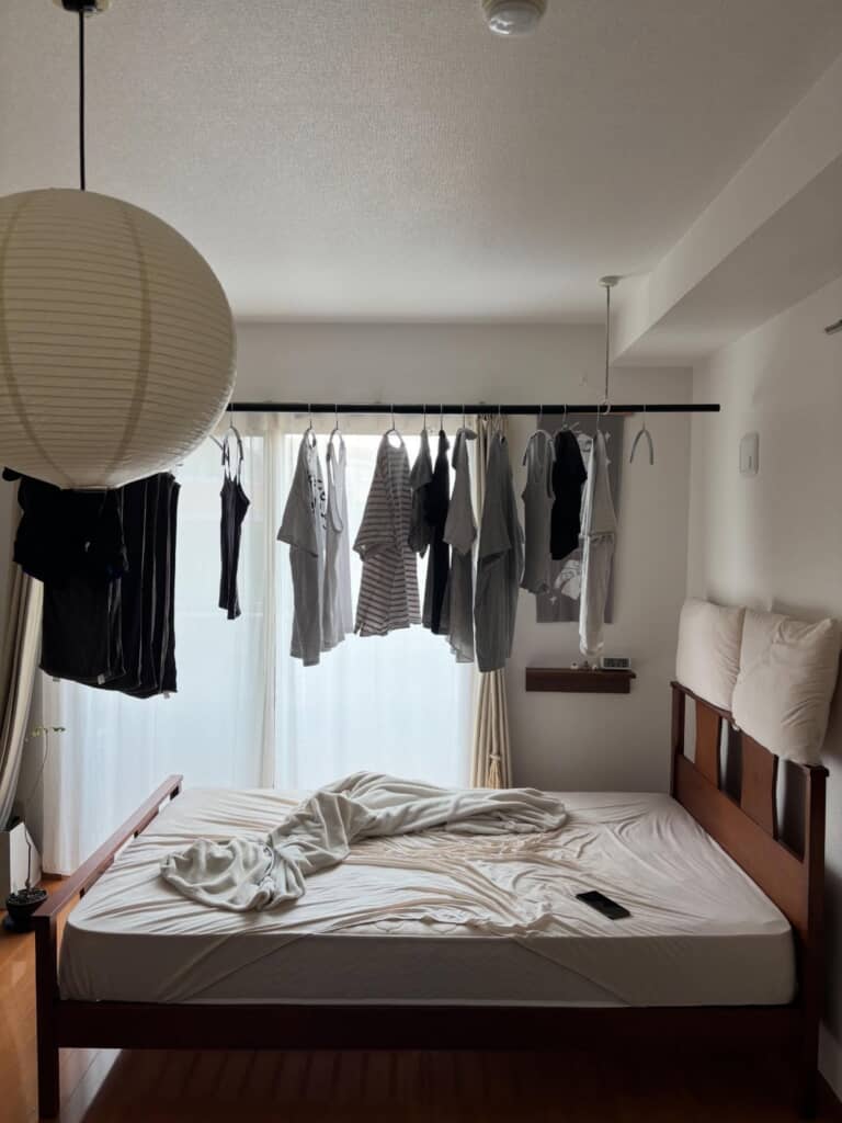 ハンガーだけぶら下がってるところに忙しさを感じます