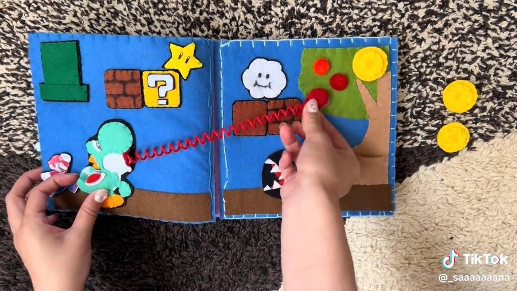 ヨッシーフルーツ目がけてペローン。タマゴも産めます