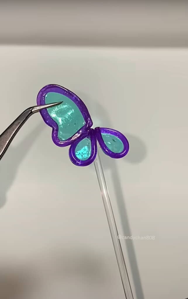 蝶々に近づいてきた！