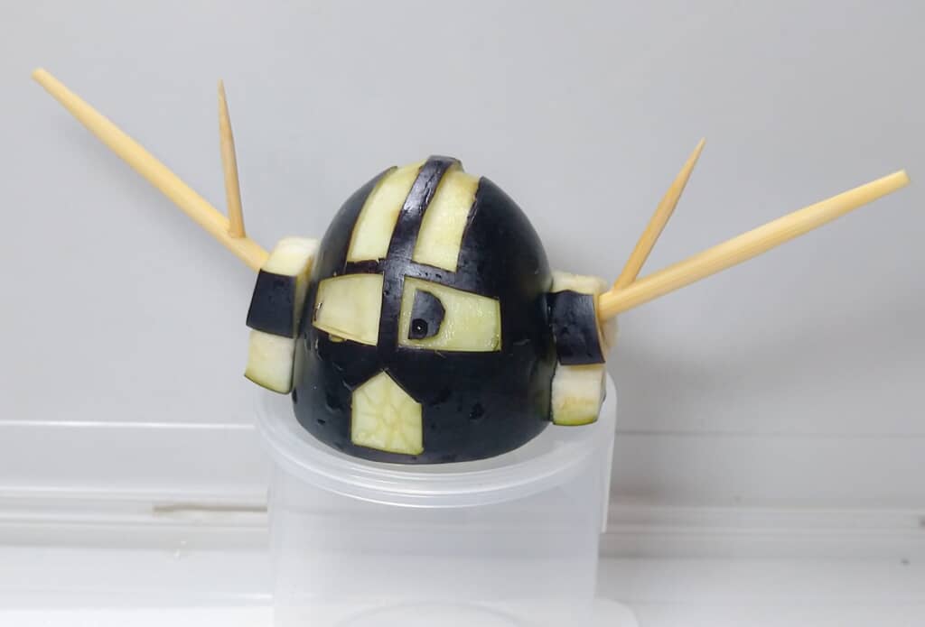 ナスで作ったジオングヘッド型の精霊馬