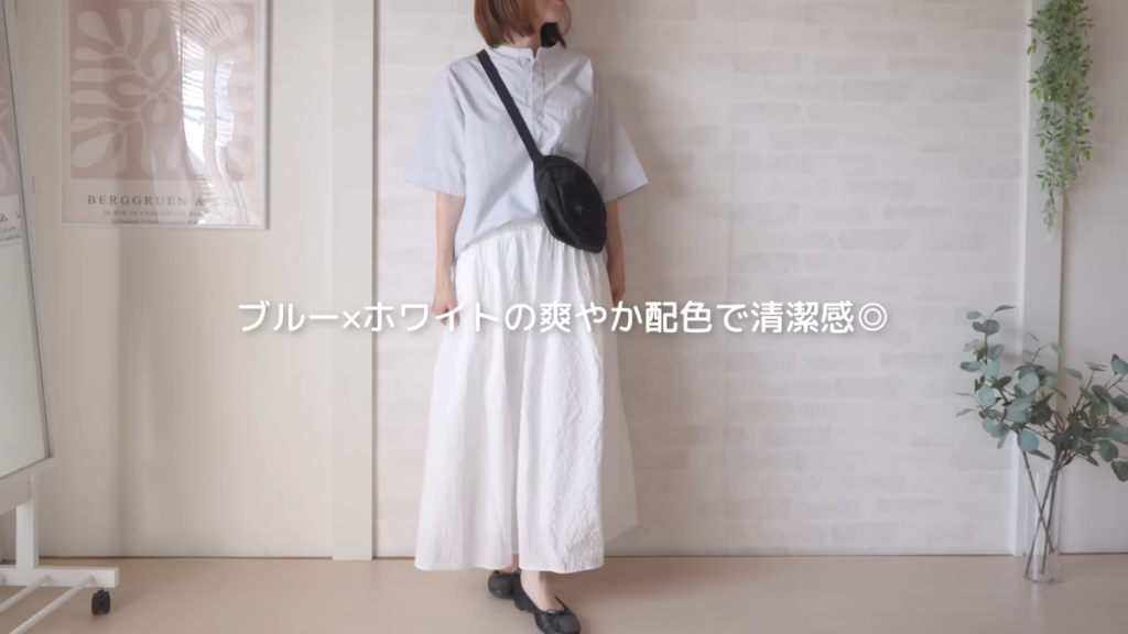 ストライプシャツ×白スカートで爽やかコーデ