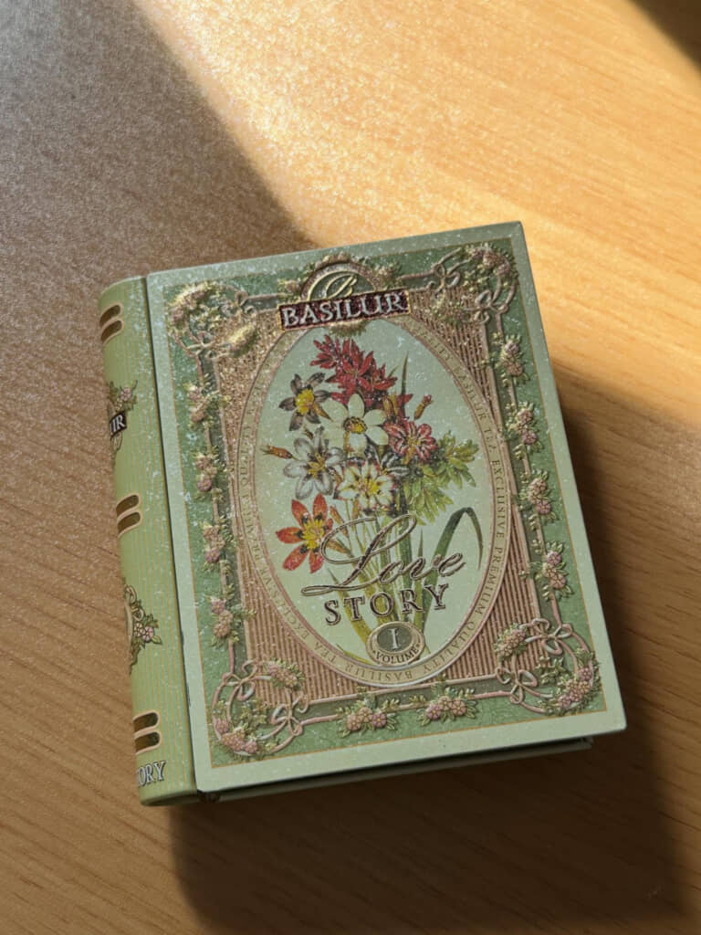 デザイン缶を開くと……