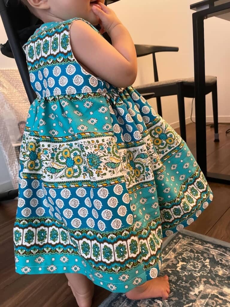 パパの手作りワンピースを着こなす娘さん