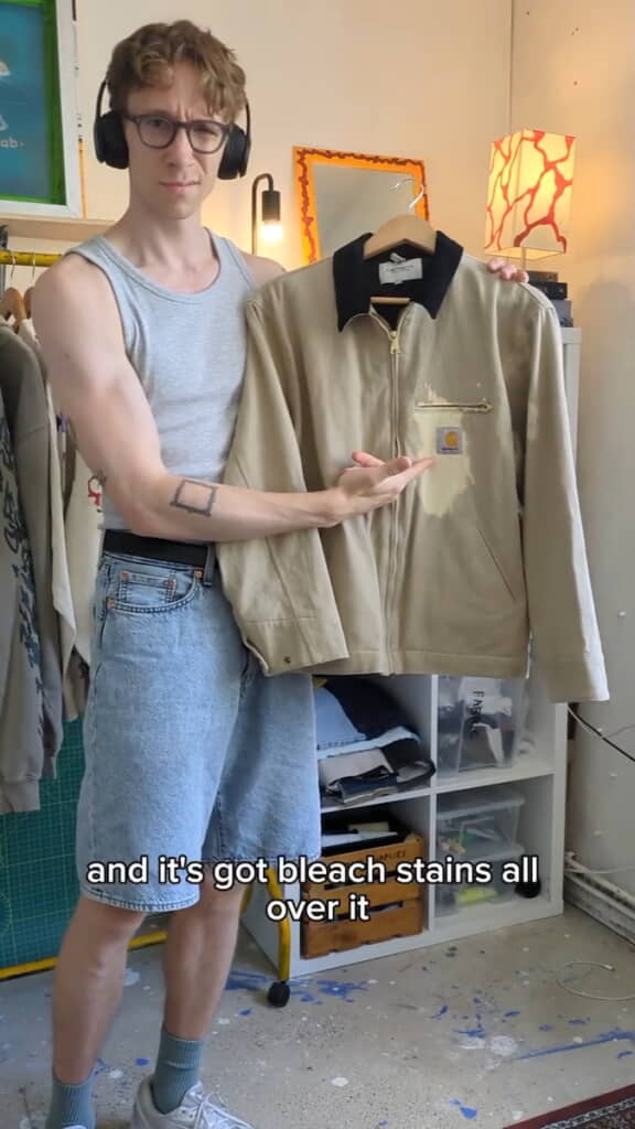 胸元の色が抜けてしまったジャケット