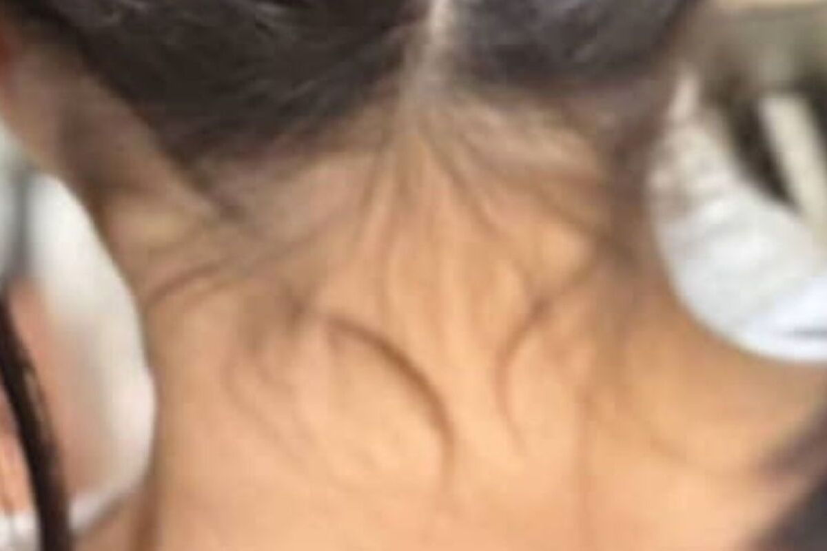 忙しい朝にも関わらず……　母がサクッと仕上げた“6歳娘のヘアアレンジ”に「いやすごw」「隠れミッキー発見！」 | 育児 ねとらぼ