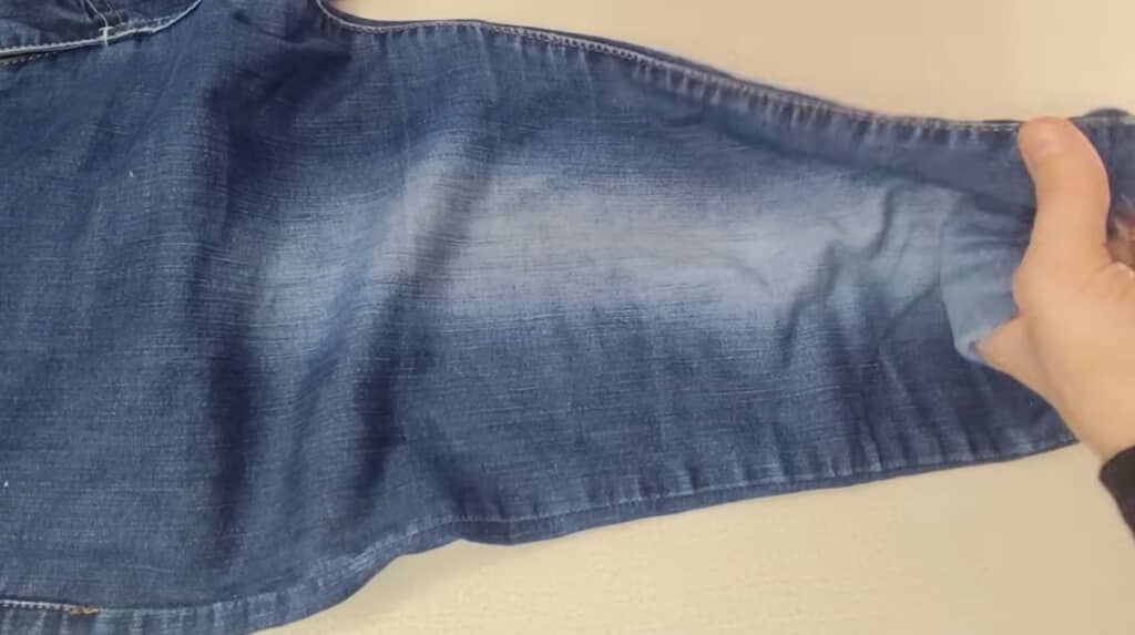 不要なジーンズからデニム生地を切り出す