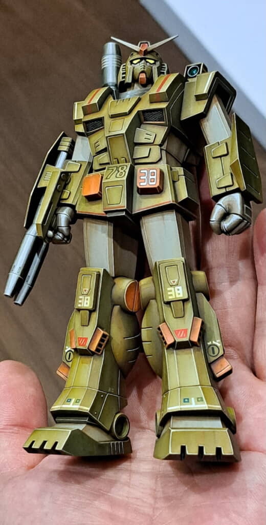 手に乗せてもまだイラストに見える……