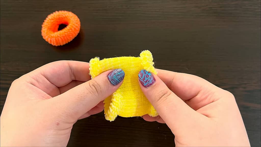 ヘアゴムで作るヒヨコのぬいぐるみ