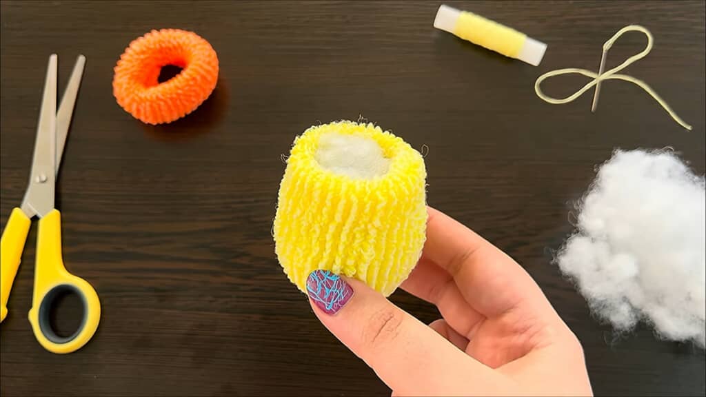 ヘアゴムで作るヒヨコのぬいぐるみ