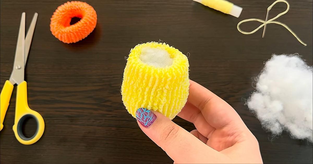 カラフルなヘアゴム、綿を詰めて縫い合わせていくと……　コロンとかわいい完成品に「魔法だ」「恋に落ちました」【海外】（1/3） | ライフスタイル ねとらぼ