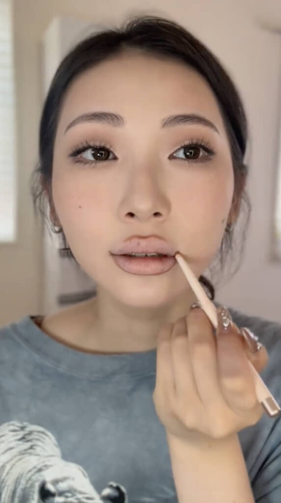 ふっくらと存在感のあるリップを作ります