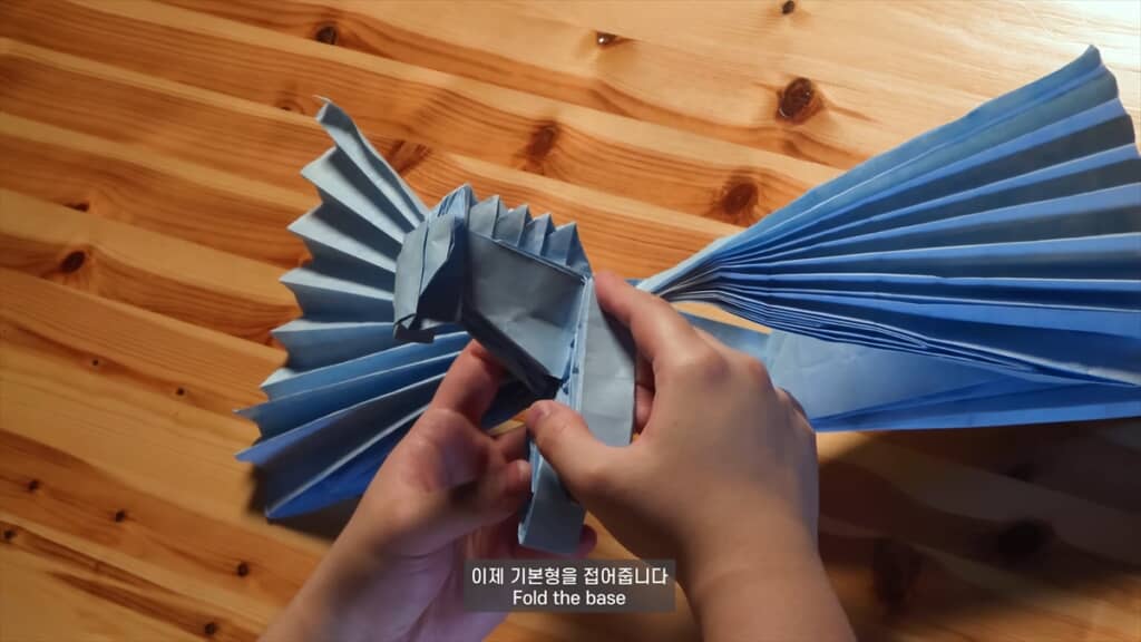 大きな1枚の紙から作ったペガサスの折り紙作品