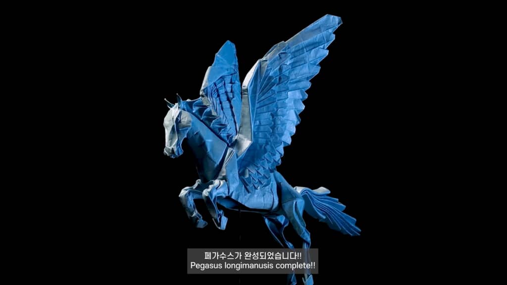 大きな1枚の紙から作ったペガサスの折り紙作品