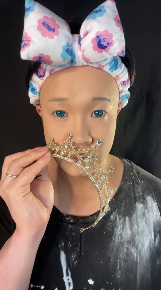 カラコンは美しいブルー