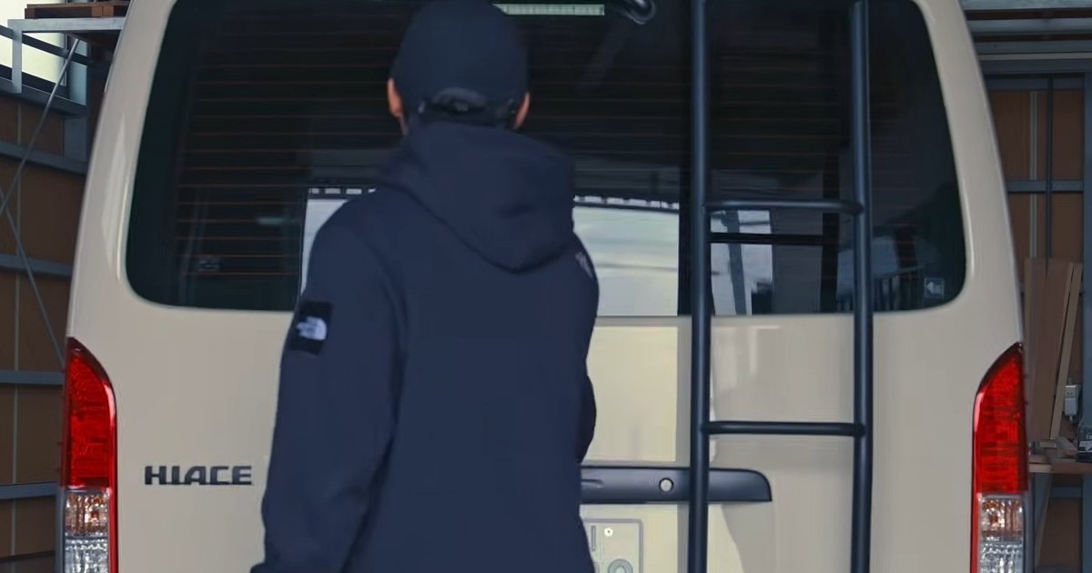 ハイエースの内装をごっそり外して……　30日かけてDIYした車中泊仕様に「素晴らしい仕上がりだ」「理想的なキャンピングカー」（1/2） | リフォーム・リノベーション・DIY ねとらぼ