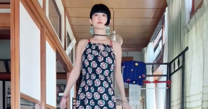 実家へ帰省→高校生のころに母が作ってくれた浴衣を着てみると……「センス良すぎ」「素敵」　ポップな着こなしが話題（1/3） | ライフスタイル ねとらぼ