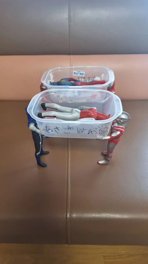 出棺みたいに見えるけれど、容器をよく見ると……