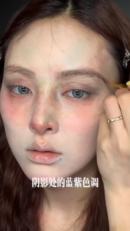 水彩カラーを重ねていく