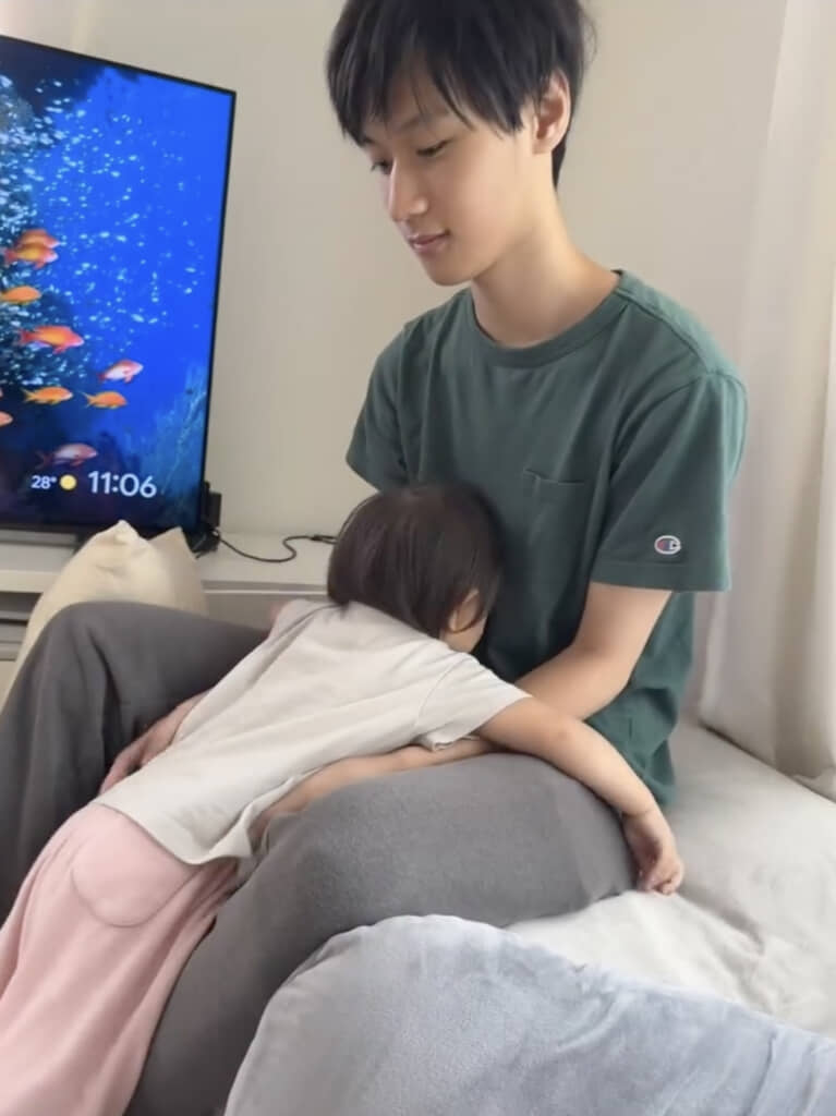 お兄ちゃんに甘えるいろはちゃん