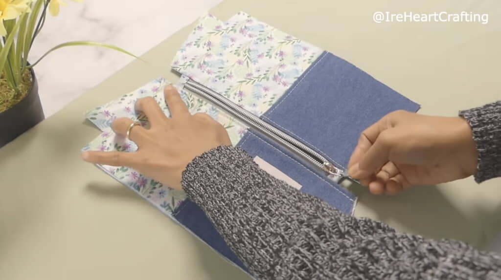 布をファスナーに縫い付けていく