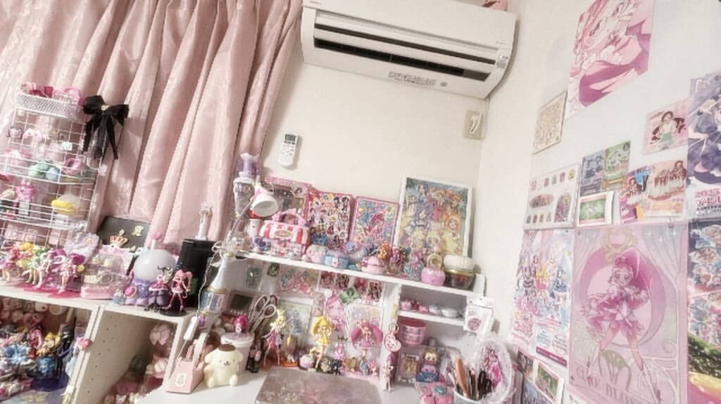 プリキュアグッズでいっぱいの部屋