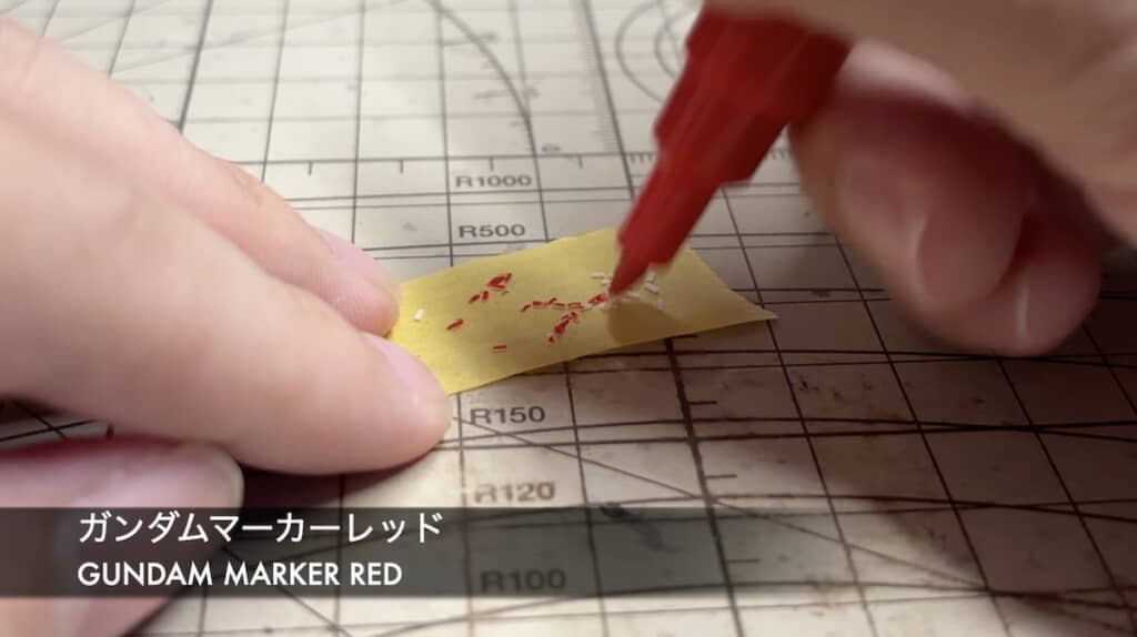 プラ板で作った極小パーツをマスキングテープに貼り塗装する