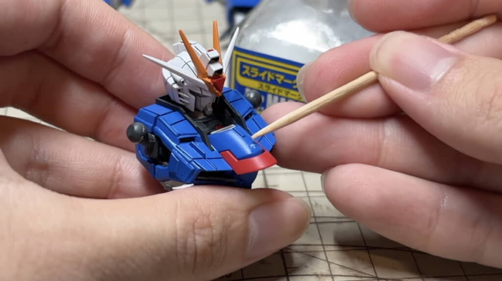 つまようじで位置を調整