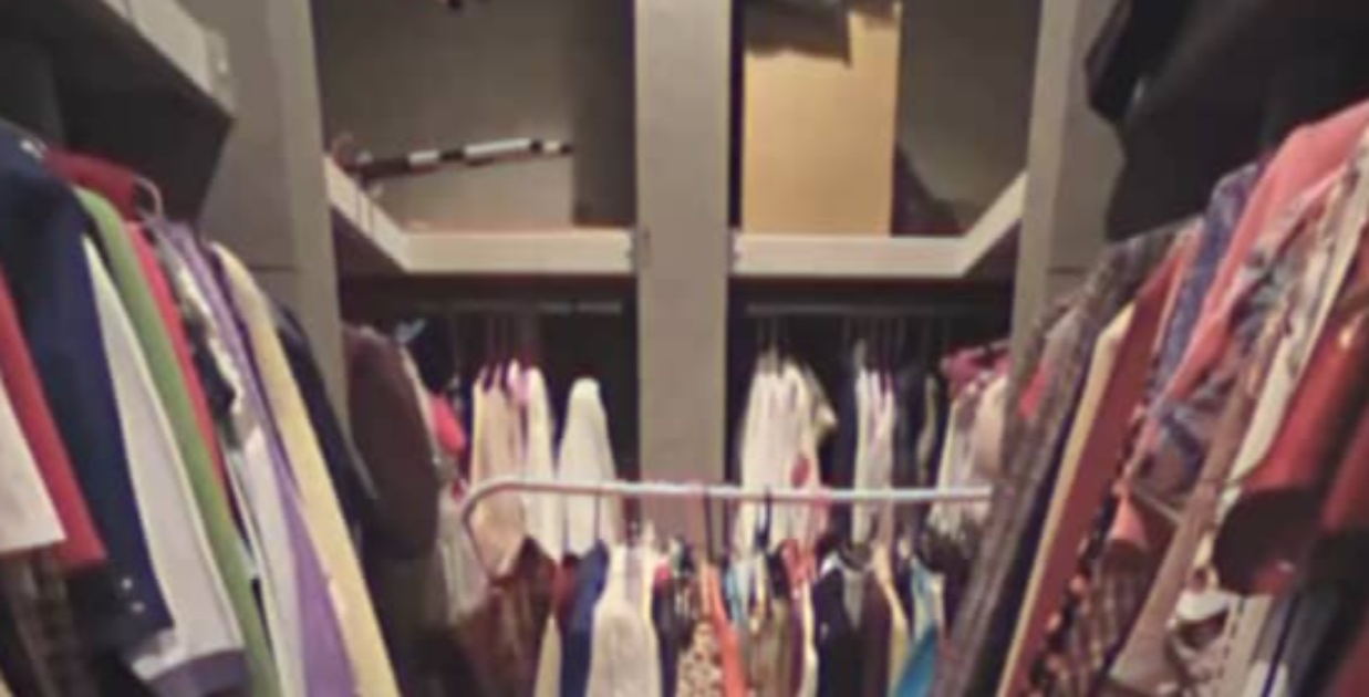 大量の古着の中から、『鬼滅の刃』のキャラクターをイメージした服を選んでいくと……　「すごい」「かわいいです！」の声 | ライフスタイル ねとらぼ