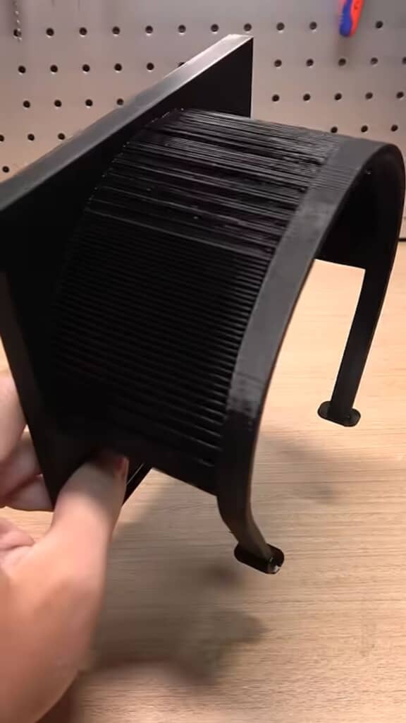 台座にくっついている植毛カチューシャ