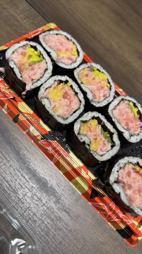 この時点で十分ボリューム満点のとろたく巻き