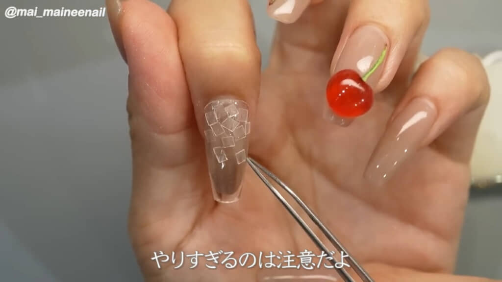 主に根元側に氷をランダムな感じで並べます