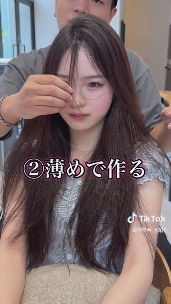 前髪はおでこが見えるよう薄めに