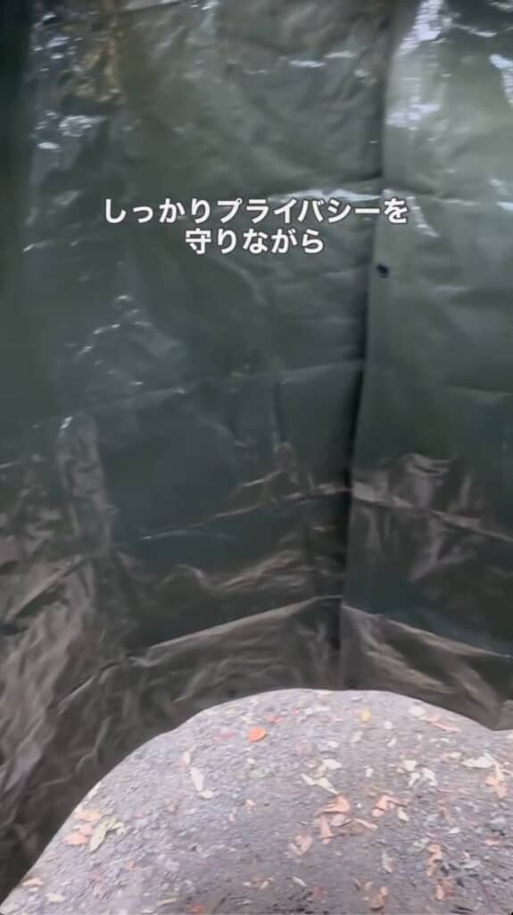 レジャーシートの素材によって外から見えにくくなります