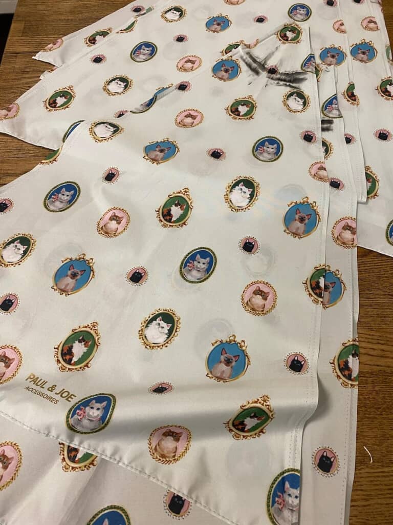 傘の生地を切り離して……