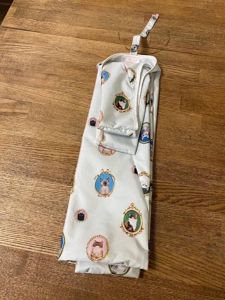 バッグをたたんで……